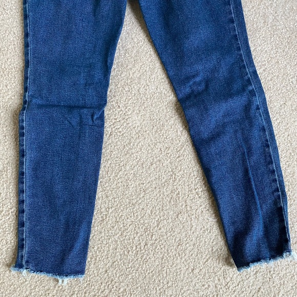 Old navy maternity jeans! - Picture 4 of 4